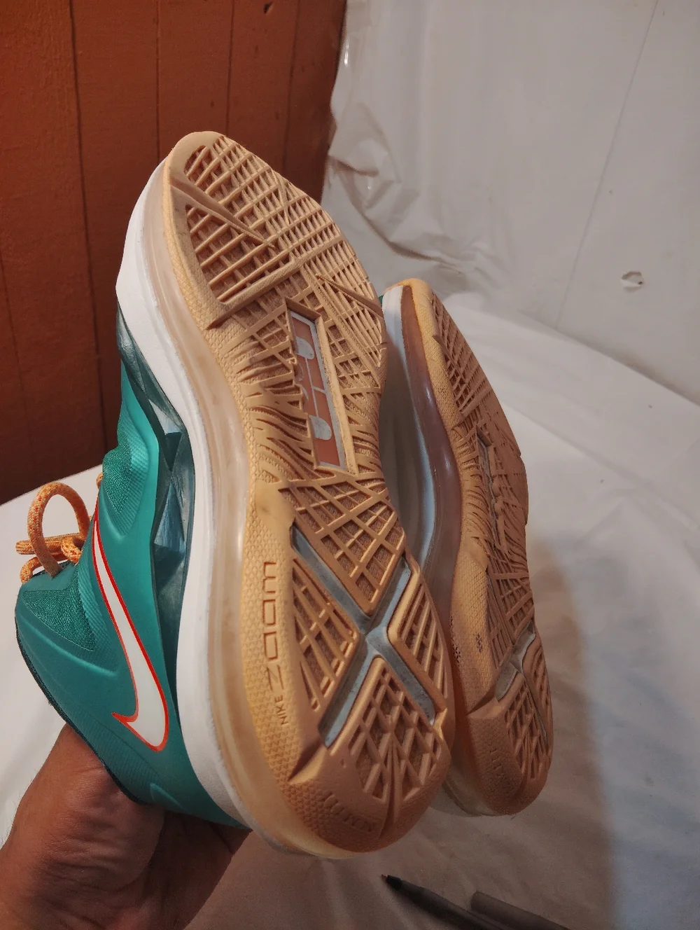 Nike LeBron X Miami Dolphin Atomic Teal Basketball Shoes Sz 4.5Y